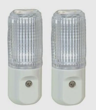 Amerelle Plug-in Classic LED NIGHT LIGHT w/ Sensor 2 ct Automatic/Manual 72107