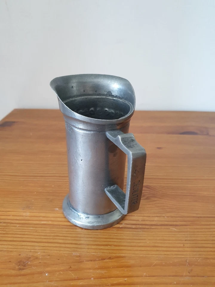 Ancienne mesure un décilitre en étain plusieurs poinçons et marquages 6x11 cm - Photo 2/4