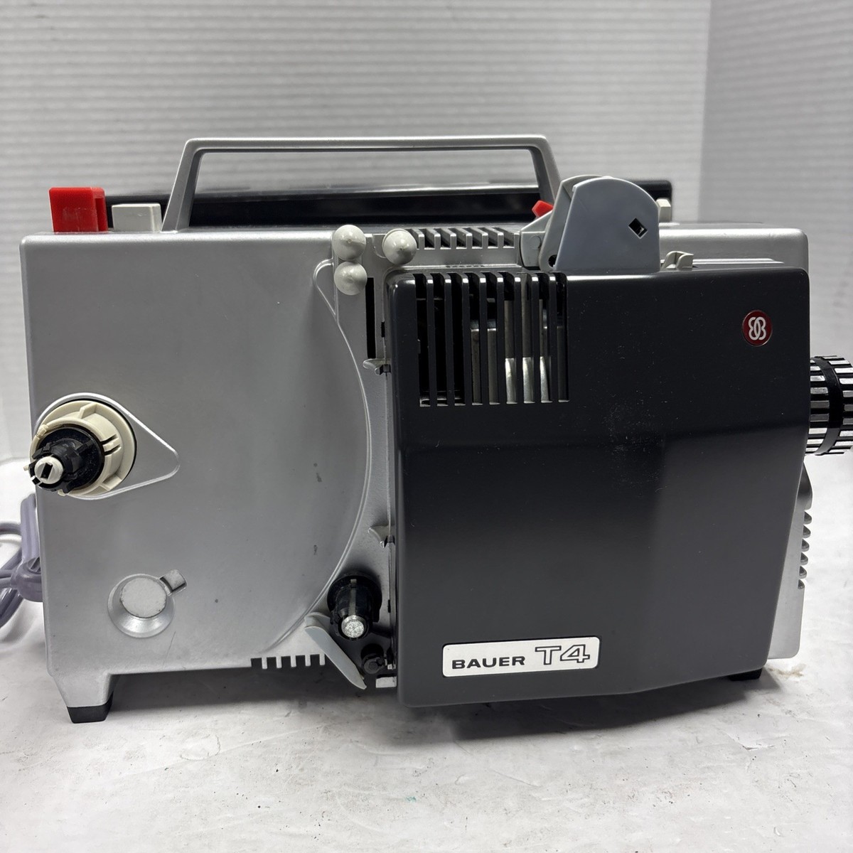 8ミリフィルム映写機 Bauer T4 ドイツ製 Vintage Bauer T4 Projector With Cover Powers On | eBay