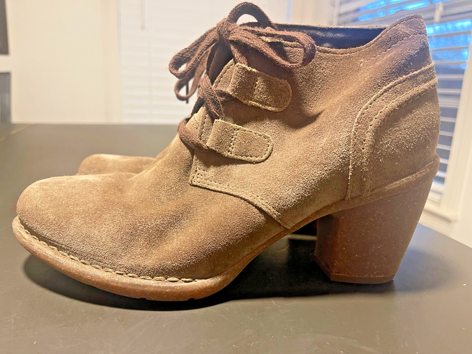 Clarks Carleta Lyon Ankle Boots Womens Size 8.5M Khaki Brown Suede Lace Up Shoes