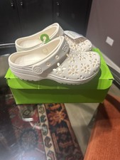 CROCS KIDS CLASSIC FLORAL CUT OUT CLOG SIZE J2 IN CHALK MUST L K
