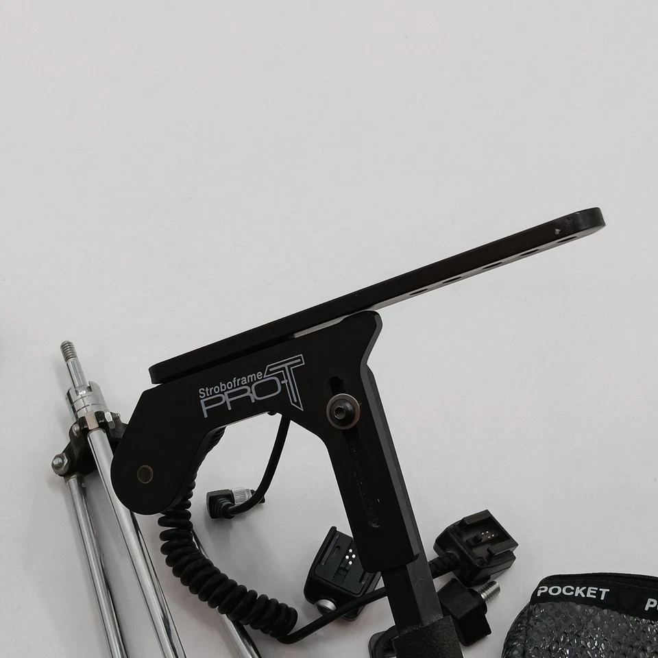 STROBOFRAME CAMERA FLIP FLASH BRACKET + Various Minolta Accessories - Image 4 of 4