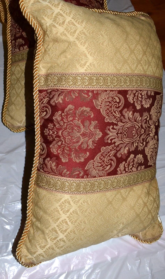 Juego de 3 almohadas de sofá jacquard vintage doradas, borgoña Foto 4 de 4