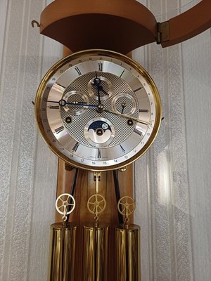Wanduhr Pendeluhr Regulator  AMS/Kieninger Vollkalender 