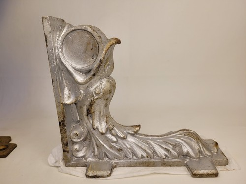 4 Antique Cast Metal Brackets, Corbels, Pediments, Leaf & Bird Motif, Very Heavy - Picture 9 of 22