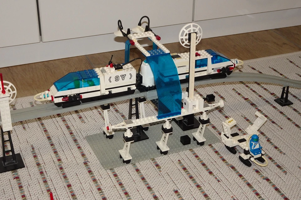 LEGO Classic Space 6990 Futuron Monorail Transport System mit OBA Weltraum - Bild 3 von 4