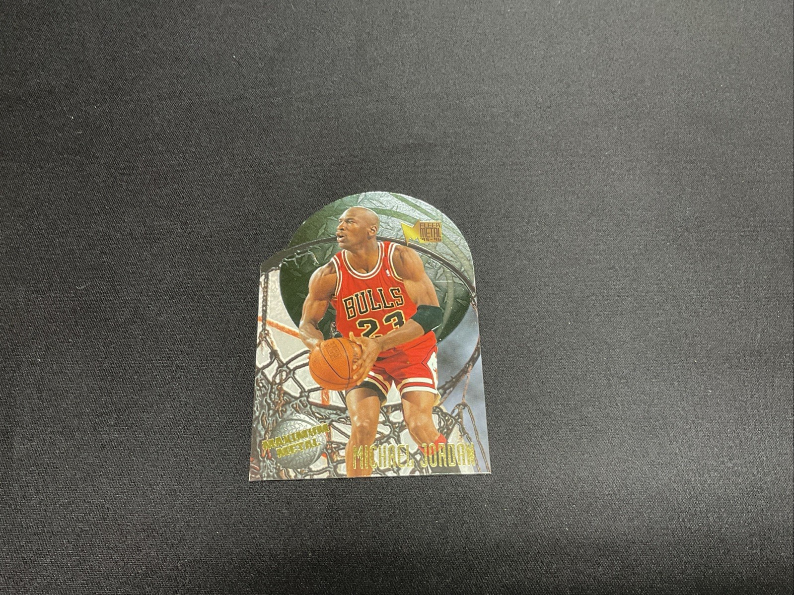 Michael Jordan 1995-96 Fleer Metal Maximum Metal Die-Cut #4 Chicago Bulls