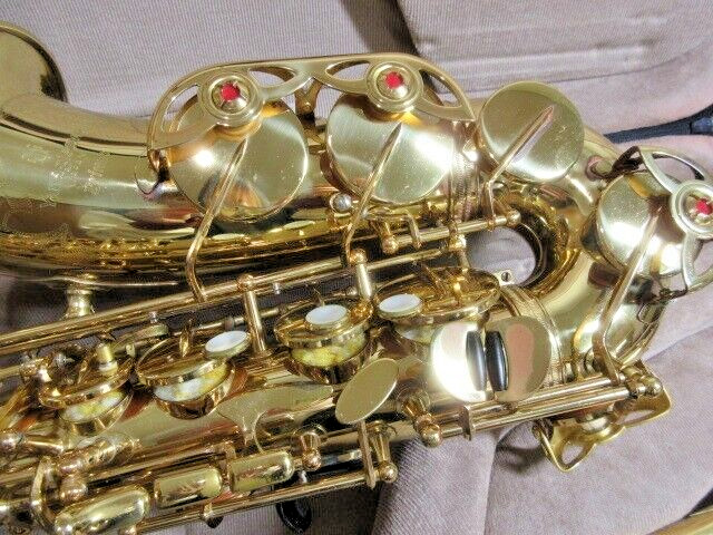 Yanagisawa A-900 Alto Saxophone Gold Lacquer with Hard Case Yanagisawa A-900 Alto Saxophone Gold Lacquer with Hard Case