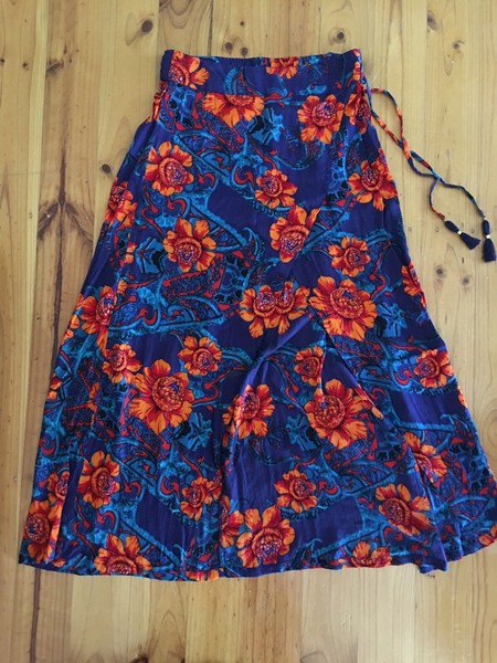 Billabong Open Front Floral Skirt With Tassel Tie At Side Size 10
