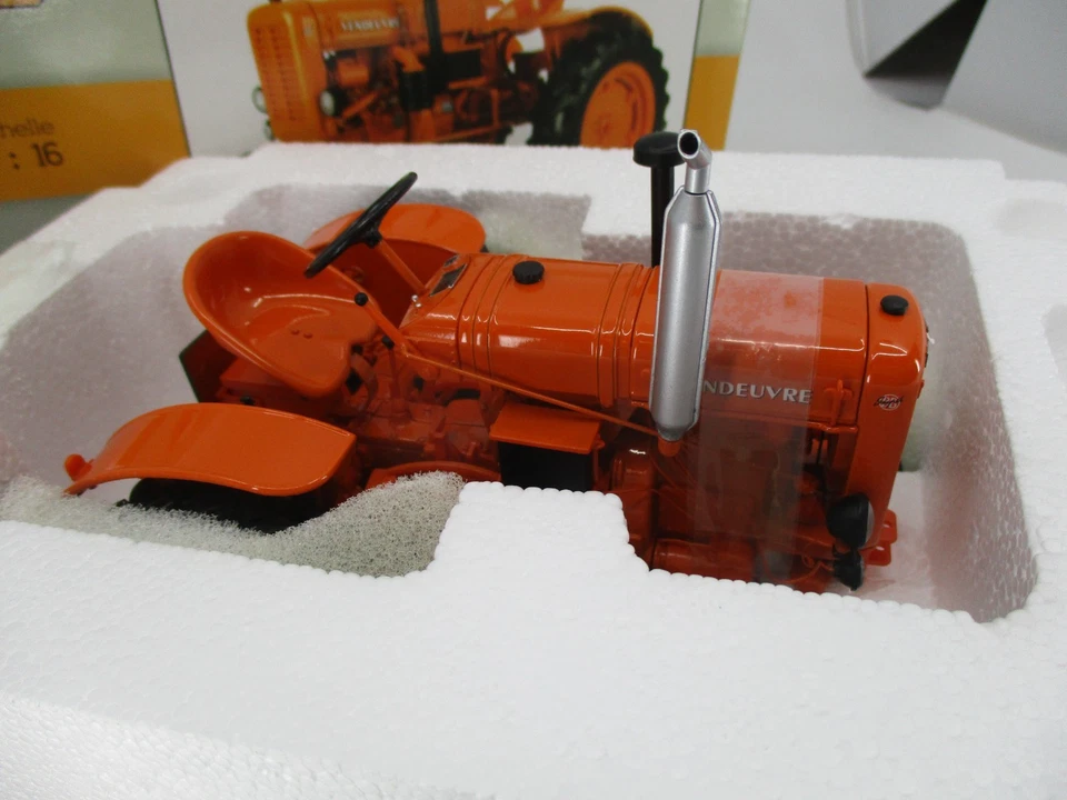 AC734 UNIVERSAL HOBBIES 1/16 TRACTEUR AGRICOLE VENDEUVRE SUPER BB 31 REF UH2832 - Photo 3/4