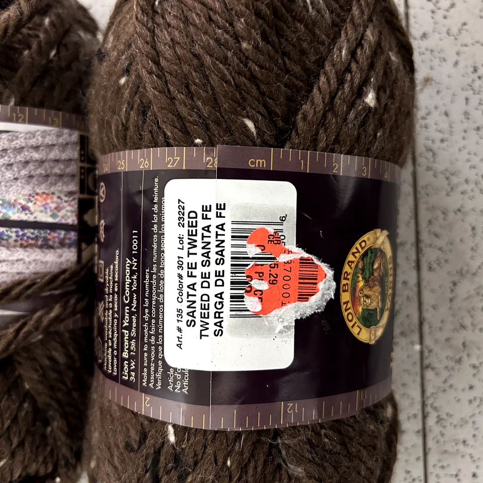 Fio de tweed (marrom) 94% acrílico 6% rayon marca Lion Hometown EUA Santa Fe - Imagem 2 de 3