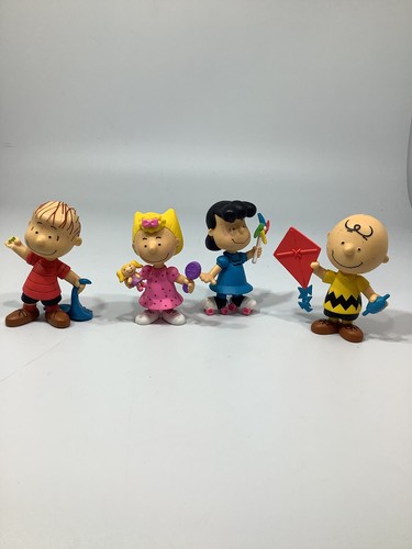 Peanuts Collector’s Figure Set Lot Of 4 Figures Charlie Brown Linus Sally Lucy