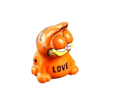 Bully Garfield LOVE PVC Figurine Vintage 1981  Germany United Feature Syndicate