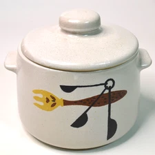 WEST BEND Pottery CROCK  BEAN POT / COOKIE JAR w/LID Made USA Mid Century Vtg