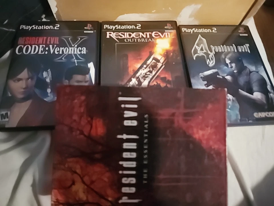 Resident Evil: The Essentials 🎮 PS2 Complete In Box! W/ Manuals Cib - Image 2 of 4