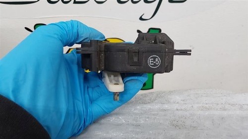 2005 Cadillac CTS Heater Blend Door Actuator Motor 10F - Picture 4 of 8