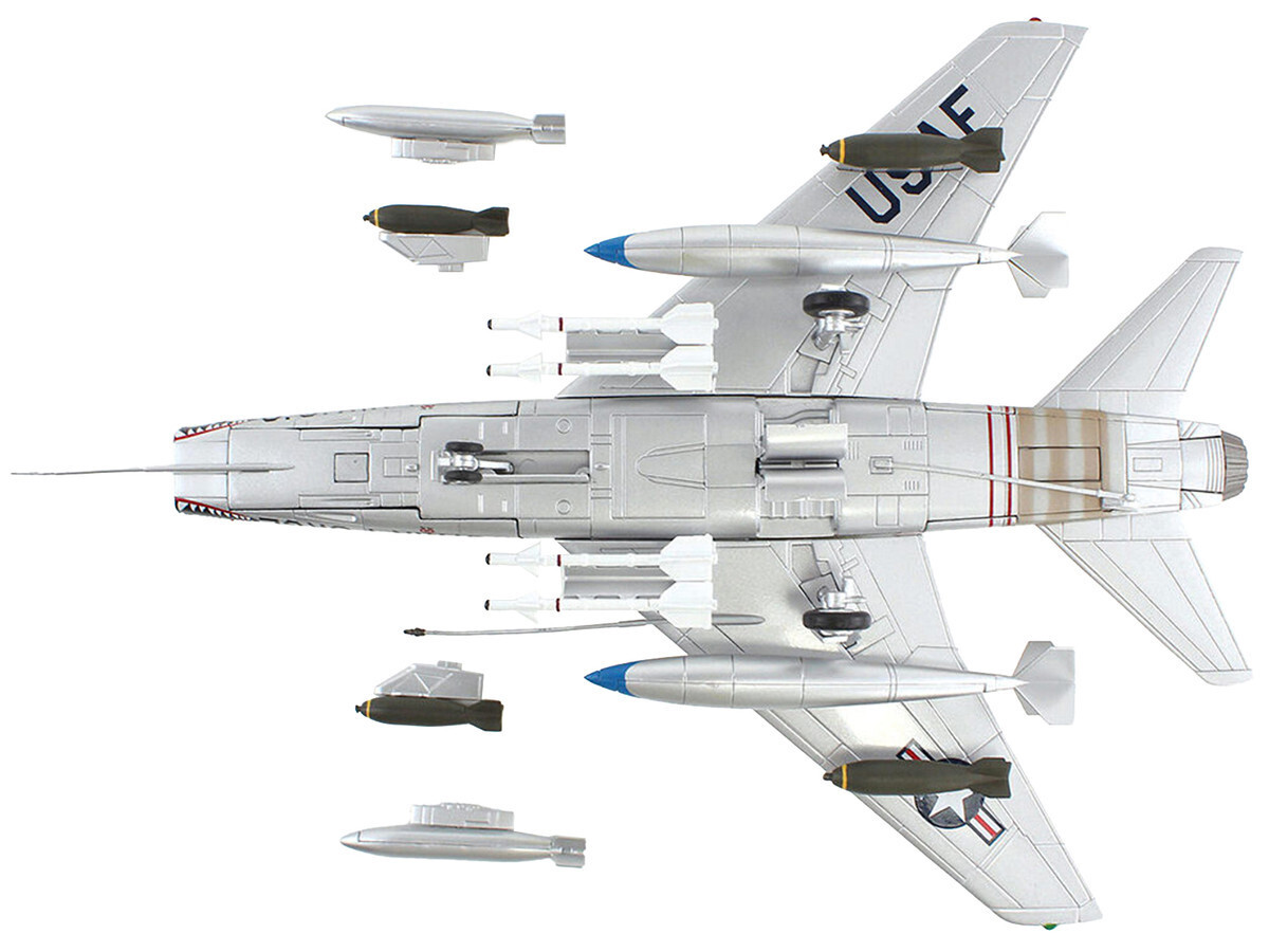 NORTH AMERICAN F-100D SUPER SABRE AIRCRAFT US AIR FORCE 1/72