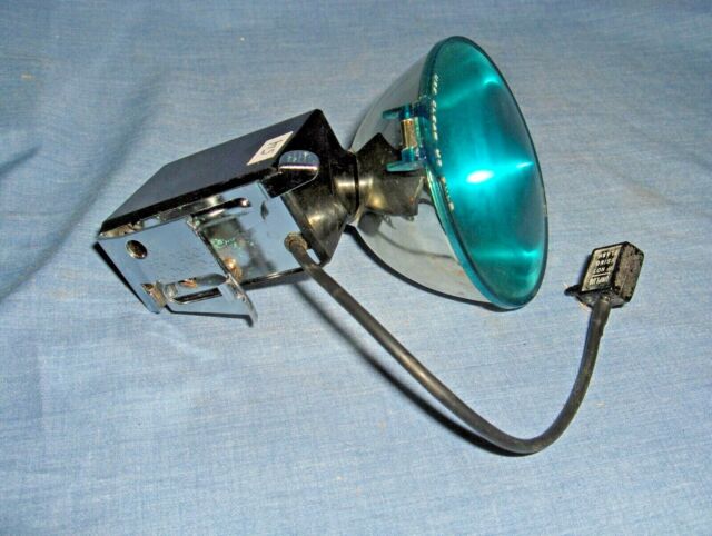 514 - POLAROID MODEL 268 FLASH ATTACHMENT - USES M3 BULBS OV8290 514 - POLAROID MODEL 268 FLASH ATTACHMENT - USES M3 BULBS OV8290