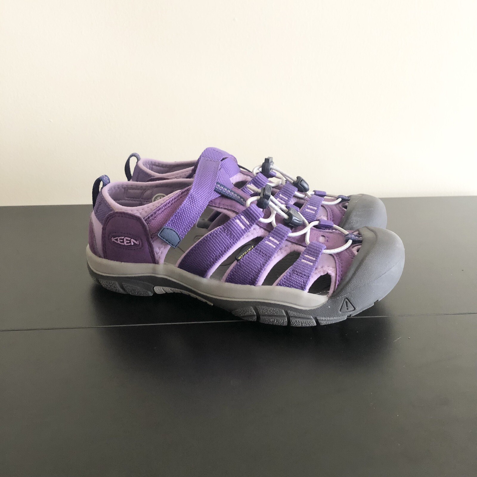 Scarpe da acqua ibride Keen Newport H2 sandali grandi bambini taglia 6 viola ottime condizioni