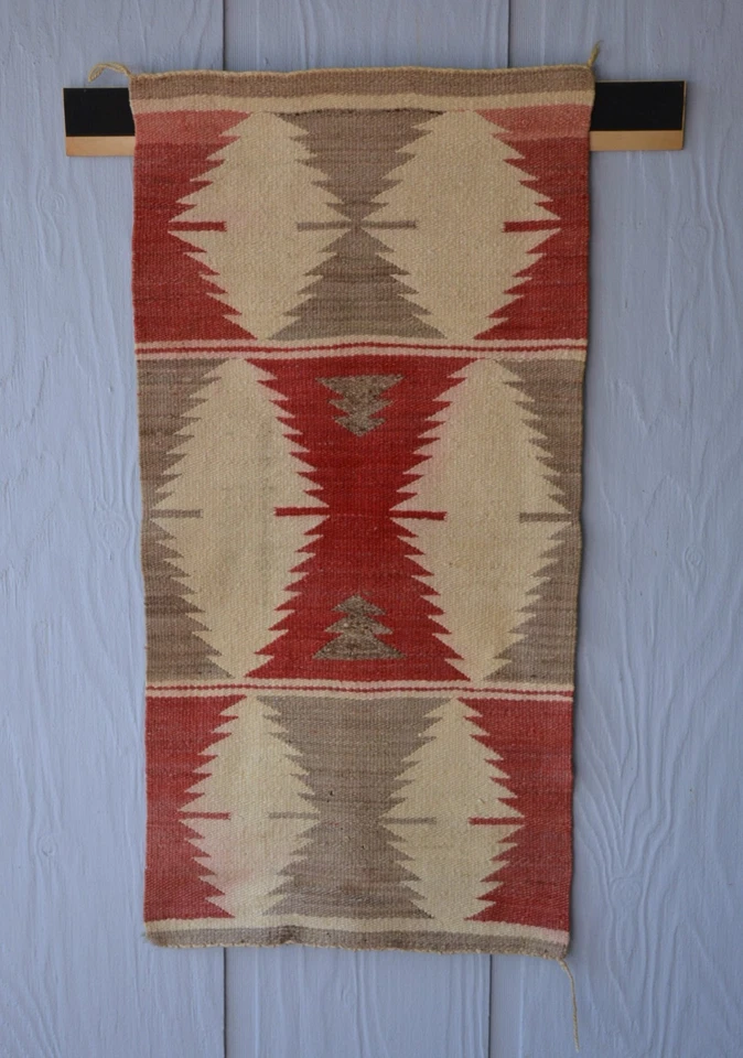 Alfombra Navajo Antigua - Patrón Diamante Dentado - Rojo Gris Blanco - 38" x 19" Foto 2 de 4