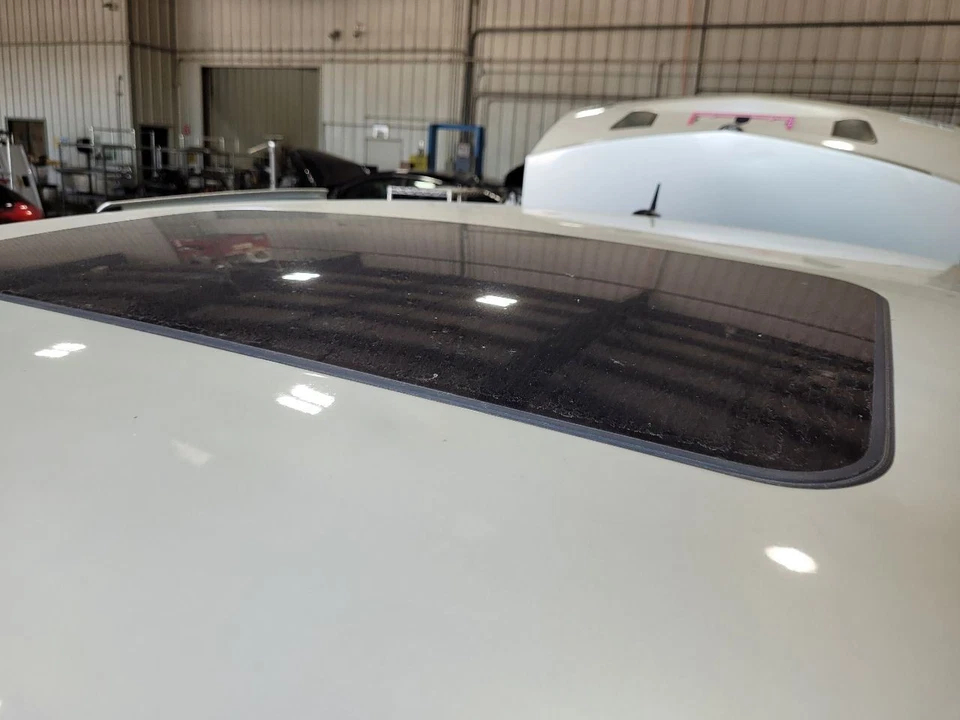2005-2011 CADILLAC STS Sun Roof Sunroof Glass Only 25791961 - Image 2 of 4