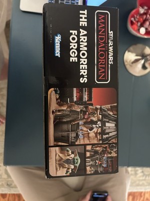Hasbro Kenner Star Wars The Mandalorian - The Armorer s Forge MINT CONDITION