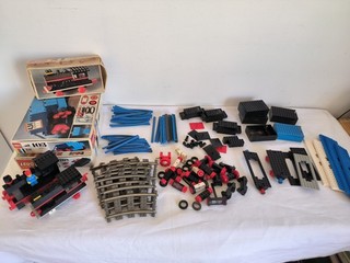 Lot de pieces train lego vintage/ancien set 103/702 boite a pile/moteur