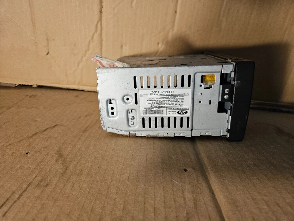 GENUINO FORD Crown Victoria Grand Marquis Radio Reproductor de CD Usado Estado Foto 3 de 4