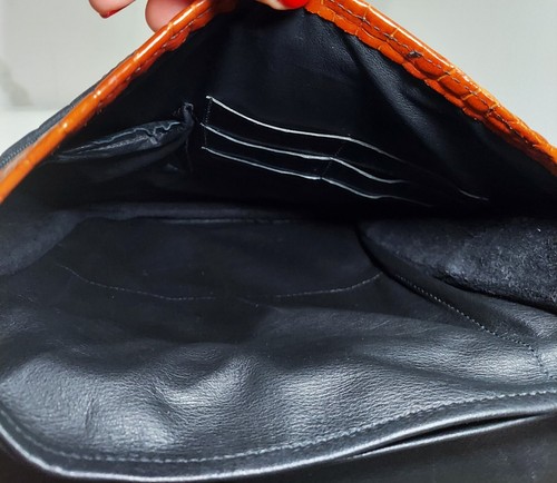 Hermosa BOLSA MENSAJERA DE CUERO ROCHE COCODRILO EN RELIEVE grande 16"D, en muy buena condición - Imagen 15 de 19