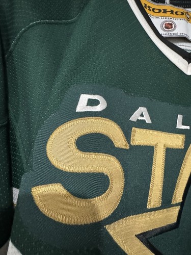 Camiseta De Colección Dallas Stars Hockey Oficial Koho Negra Verde Dorada Grande en Blanco - Imagen 5 de 14