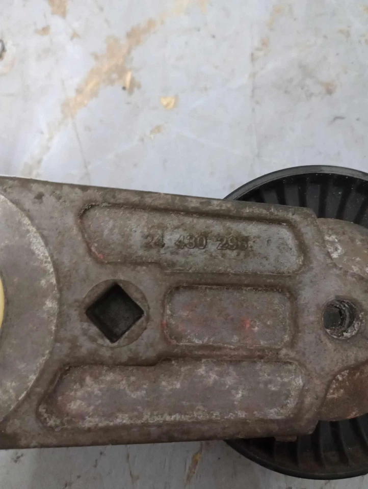 Tensor de correa de motor Chevy HHR 2006-2011 OEM 24430296 Foto 4 de 4