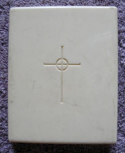 VINTAGE 1951 1ST COMMUNION Set: CELLULOID PRAYER BOOK W/CRUCIFIX & More (Flaws) - Picture 13 of 21