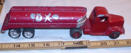 TOOTSIE TOY MACK GASOLINE TANKER SEMI TRUCK DIE CAST METAL TOY 1960s - Picture 3 of 4