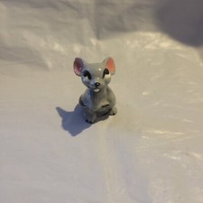 VINTAGE TINY HAGEN RENAKER FIGURINE HOLDING TAIL MINIATURE Mouse eye whites!