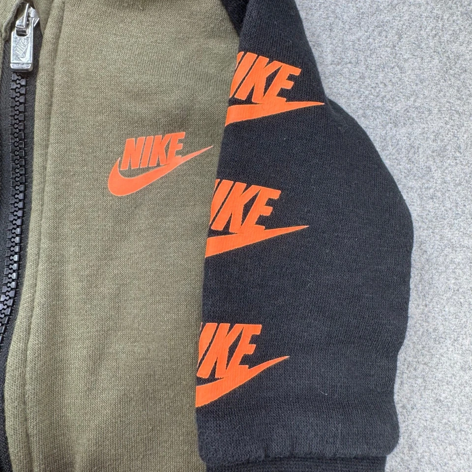 Macacão com capuz Nike bebê meninos verde preto laranja logotipo tamanho 6M - Imagem 3 de 4