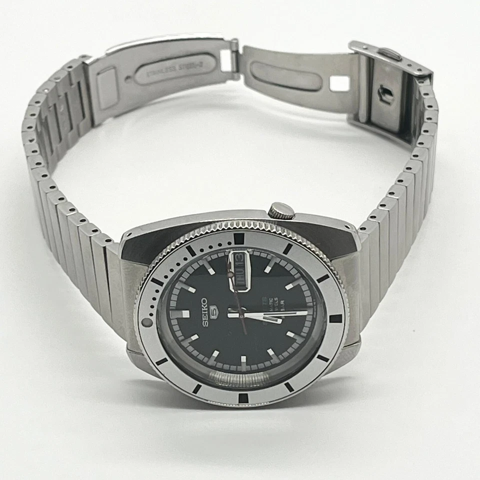 Seiko 5 Sport SRPL05K Automatic Heritage 1968 Limited Edition with Extra Strap - image 4 of 4
