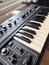 Roland SH-09 Keyboard Synthesizer