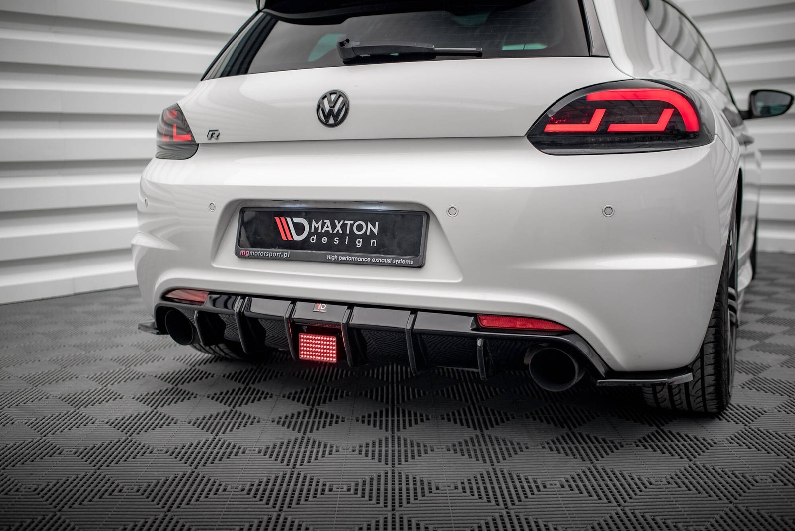 Feu stop LED Maxton Scirocco R Mk3 en polycarbonate premium noir - 4