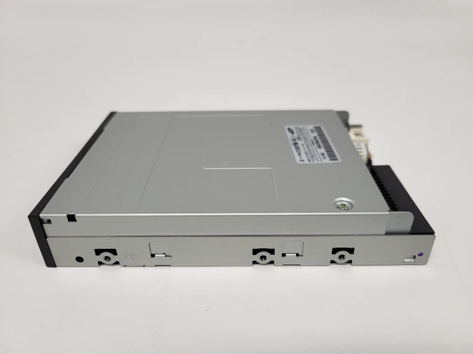 Samsung SFD-321B Floppy 3.5" Disk Drive, 135TPI, High Density, FDD 34-Pin, Black - Image 3 of 4
