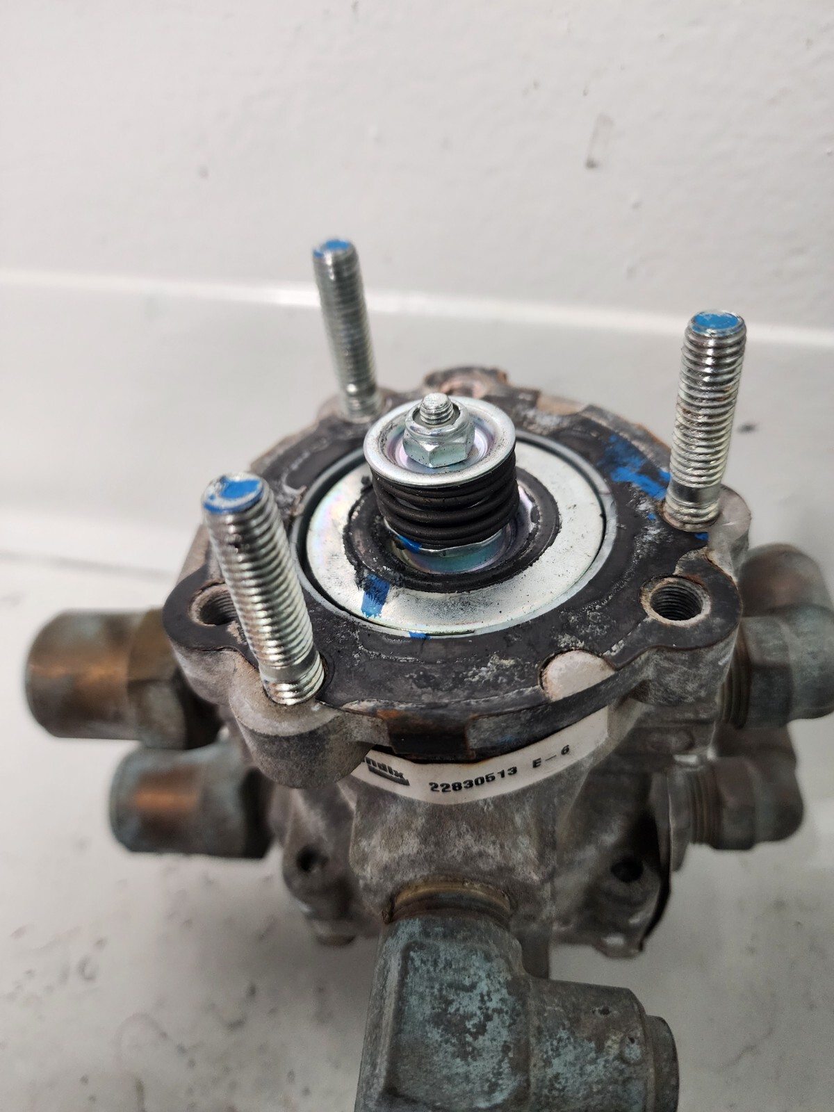 2019-2023 VOLVO VNL 760 D13 FOOT BRAKE VALVE 22830513 BENDIX OEM for ...