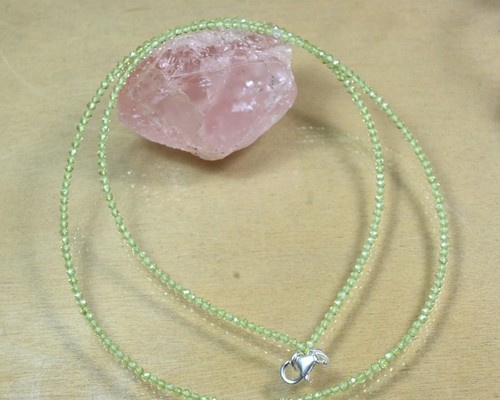 Grüner Peridot facettiert rund 2-3 mm Edelstein Perlen minimalistisch Damen Halskette 18 Zoll - Bild 2 von 9