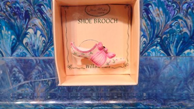 BEAUTIFUL VICTORIAN SHOE/ BOOT BROOCH BY JANE ASHER/ WILLOW HALL NEW 