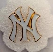 MLB ENAMEL PIN-NEW YORK YANKEES -SHIP ALL THE PINS YOU BUY FOR $4.99-VISIT STORE
