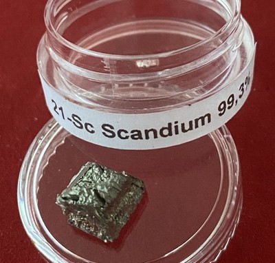 TOP  0,56g Scandium dendritisch 99,83% 21 Sc Seltene Erden Edelmetall rare earth