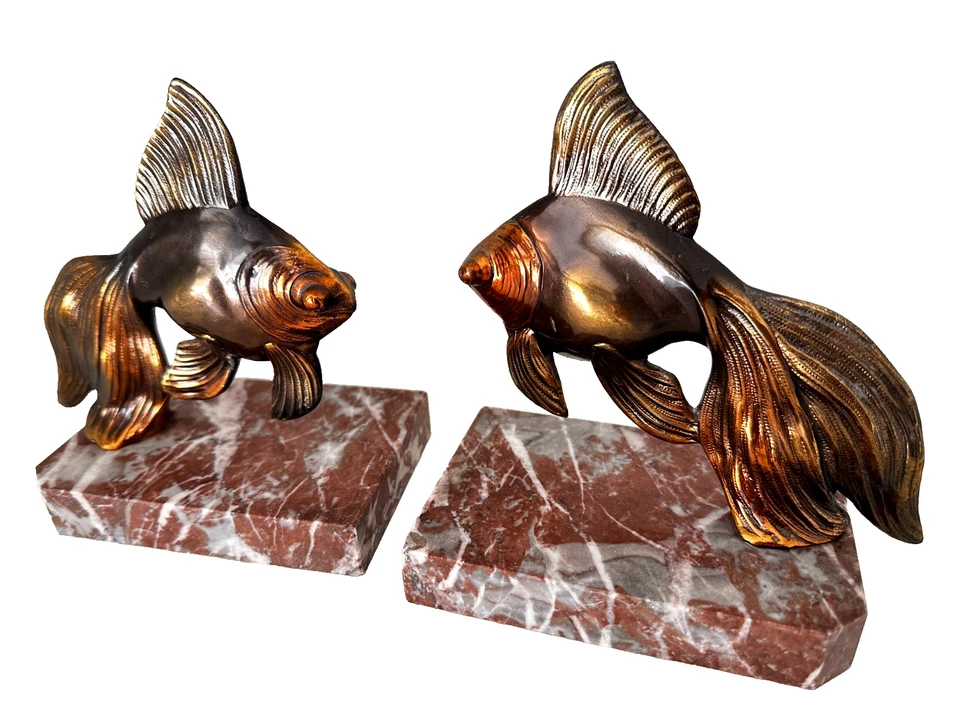 PAIRE de SERRE LIVRES régule métal doré POISSONS EXOTIQUES ART DECO - Photo 1/4