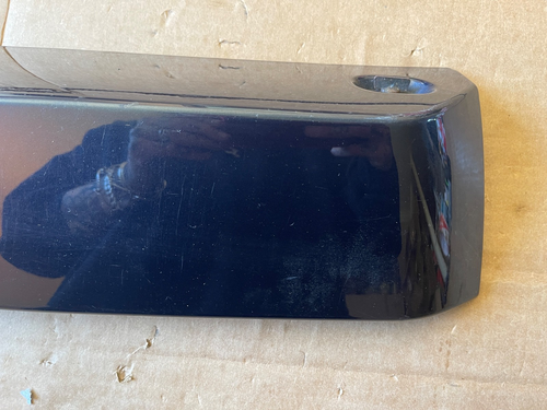 GMC YUKON DENALI 2015-2020 CUBIERTA DE ENGANCHE TRASERO MOLDURA ANJ23158 AZUL OEM - Imagen 3 de 11