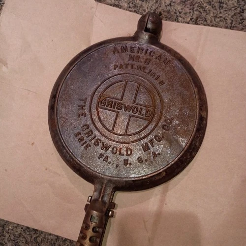 GRISWOLD NO. 8 AMERICAN CAST IRON WAFFLE IRON - PATT NO. 151 N ( no base)pre-own