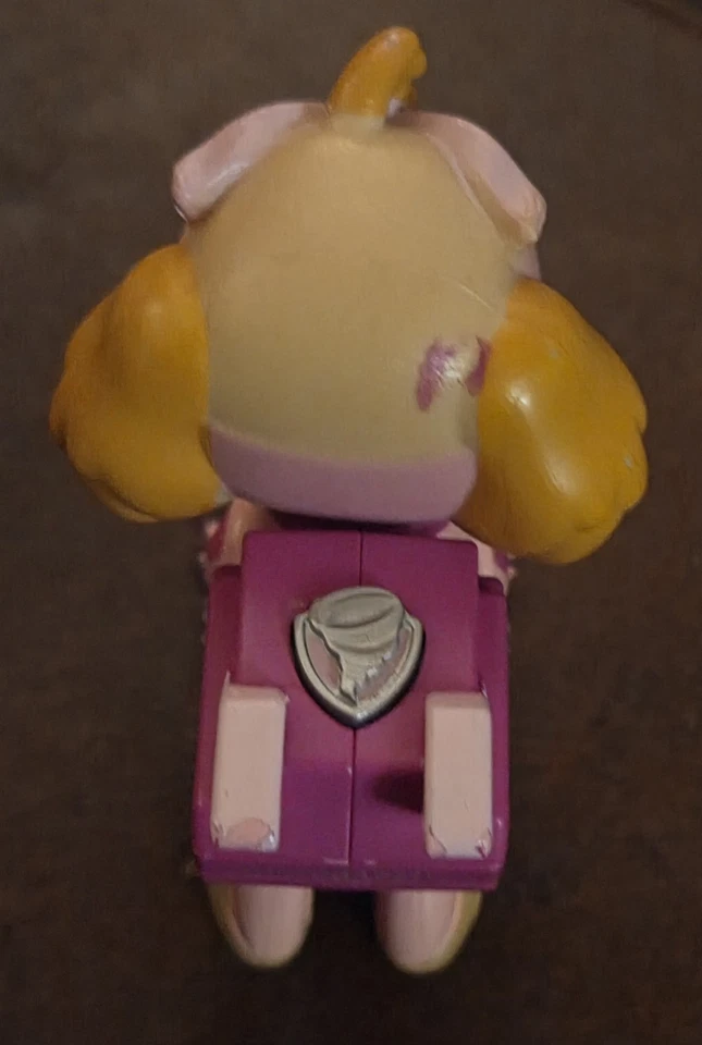 Figura Skye de cachorros de la Patrulla Canina insignia iluminada y pies juguete rojo rosa Foto 3 de 4