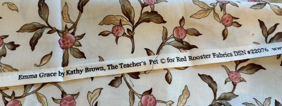 Ткань Red Rooster Emma Grace Kathy Brown The Teacher's Pet с цветочным рисунком 37 x 44 дюйма - Изображение 3 из 3