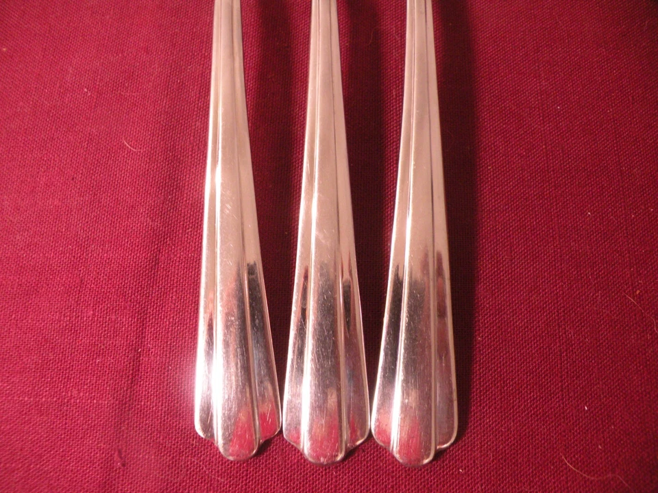 Juego de 3 tenedores de cena centrales Hampton cubiertos de acero inoxidable brillante 8 1/4" Foto 3 de 4